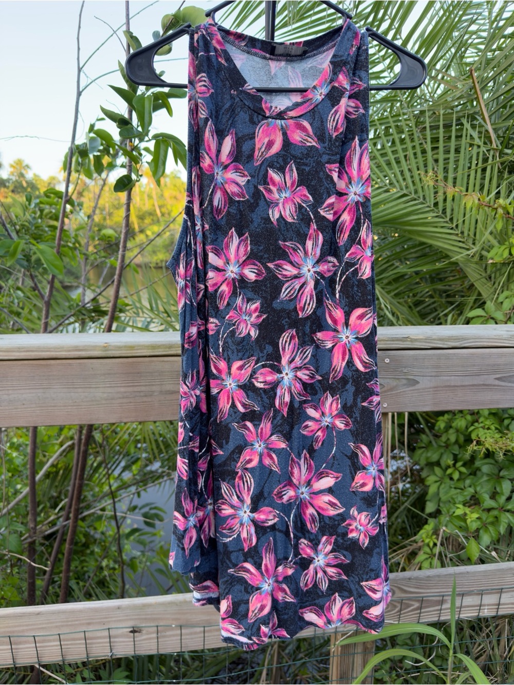 Sleeveless Floral Tank Top in Pink and Navy